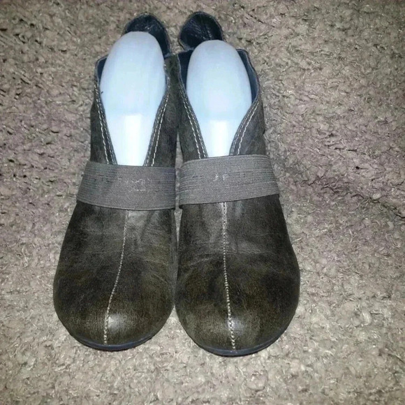 JUMP FOR THE PEOPLE-BRASH Bootie-Olive/Dark Brown - Picture 3 of 7